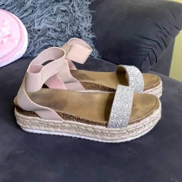Platform wedge sandal - Picture 1 of 4